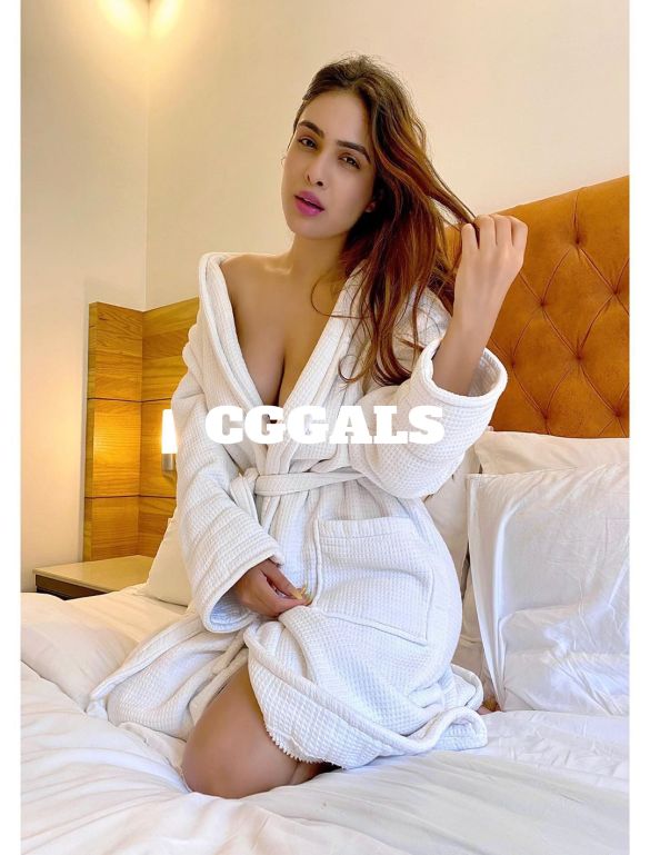 Private City Encounters with a Sophisticated Call Girl